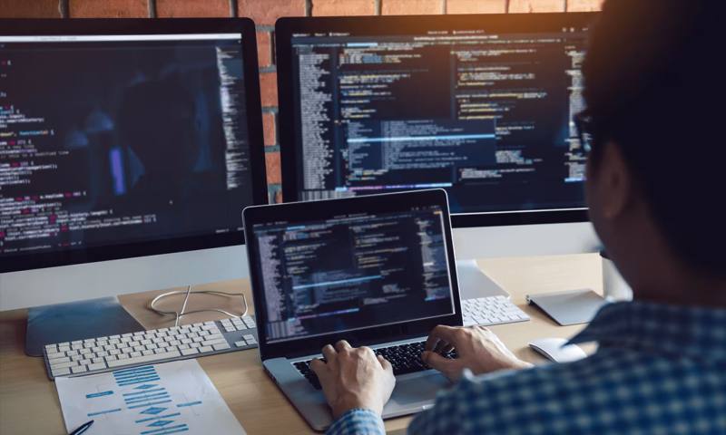 数据科学选型：R与Python如何赋能崇义县网站建设？
